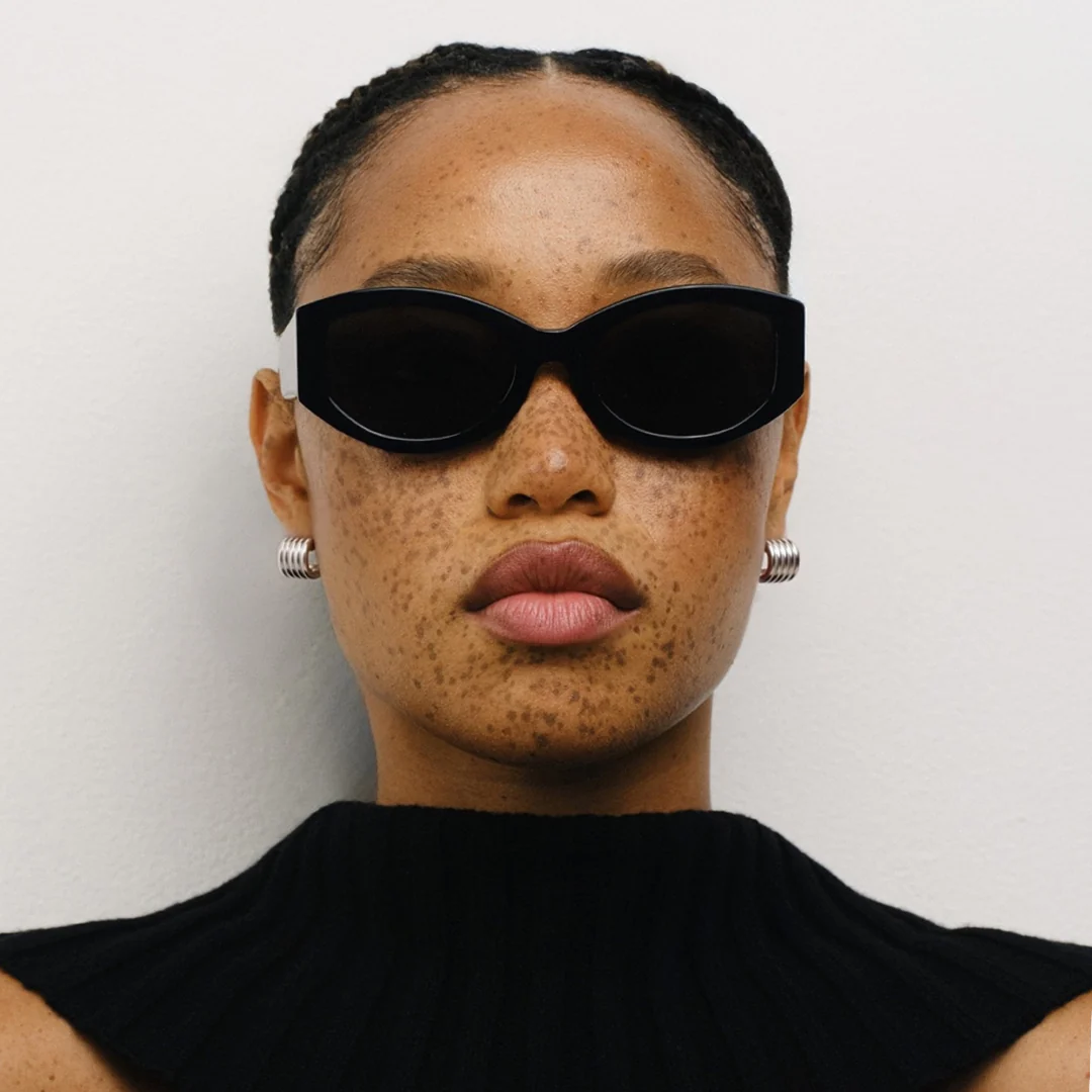 Jeannie in Gloss Black - Image 3
